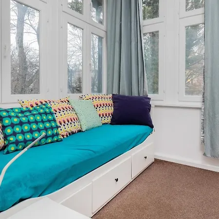 90m2 400m To The By Renters