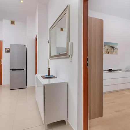 90m2 400m To The By Renters *