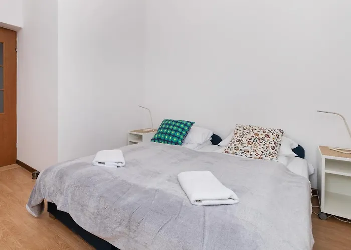 90m2 400m To The By Renters